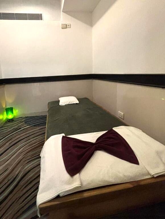 The Piccadilly Lucknow Spa Salon by Aavya Wellness