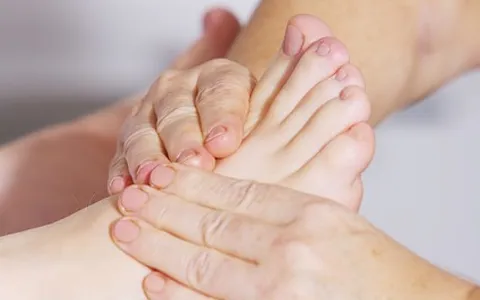 foot-reflexology Aavya Wellness Spa Salon